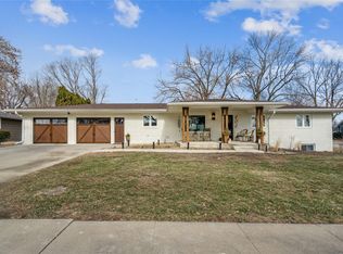 202 Independence St, Pella, IA 50219