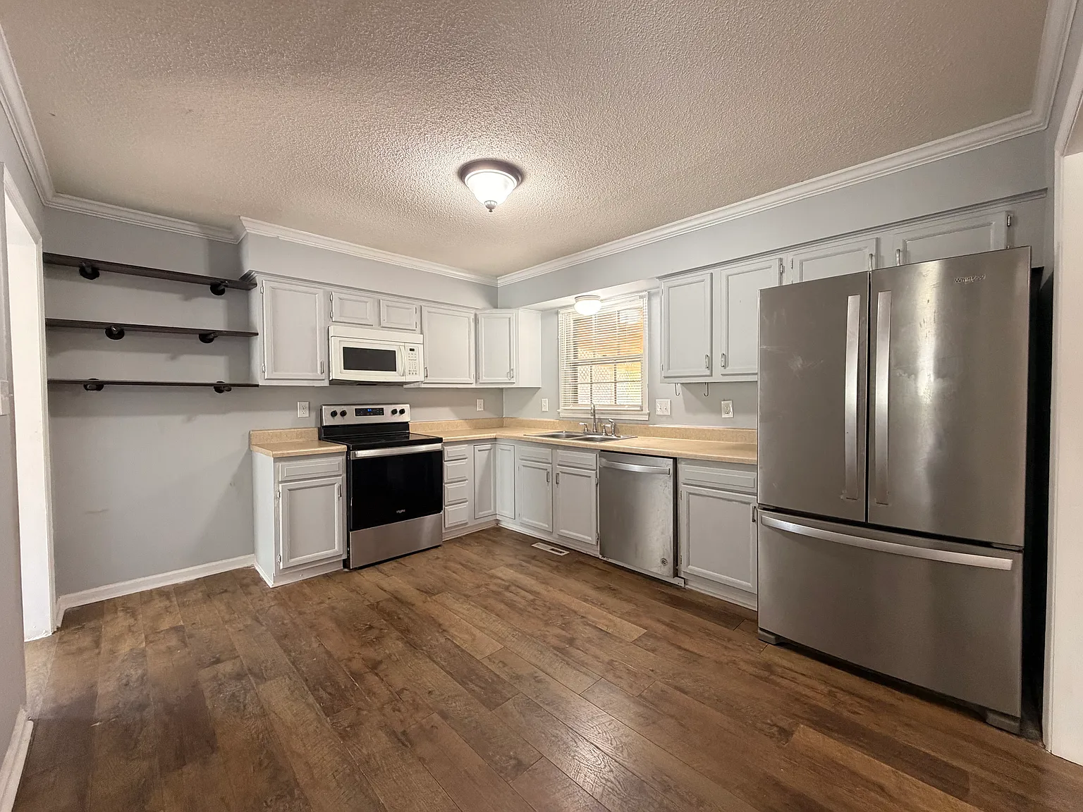 3 bed, 1433 sqft, $1,850 — Photo 4