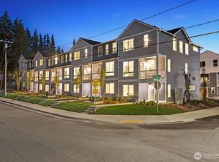 7025 Rainier Dr #F, Everett, WA 98203