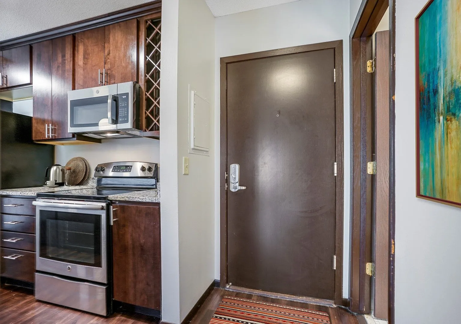 2800 Girard Apartments — Photo 4
