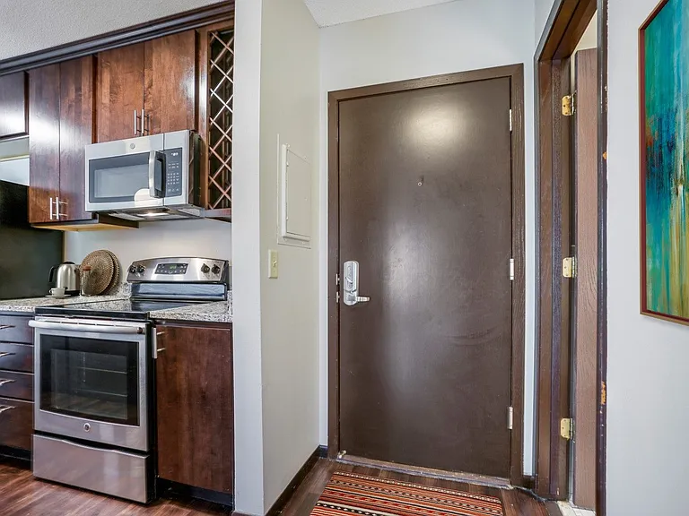2800 Girard Apartments — Photo 4