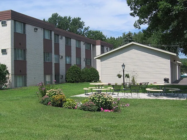 Golfview Apartments — Photo 2