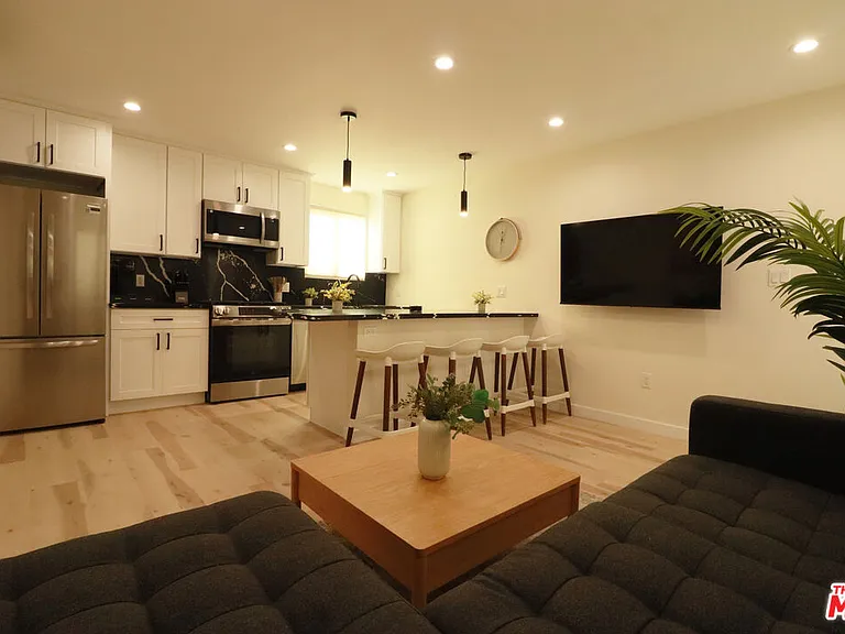 9024 Phyllis Ave #D — Photo 6