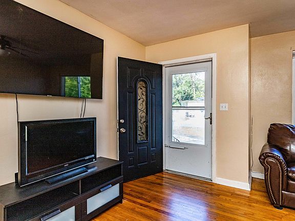 3rd image of 8434 Lamanto Ave S
