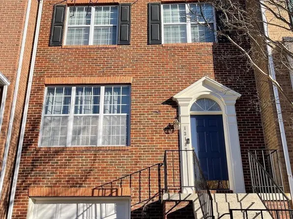 13182 Ashnut Ln, Herndon, VA 20171