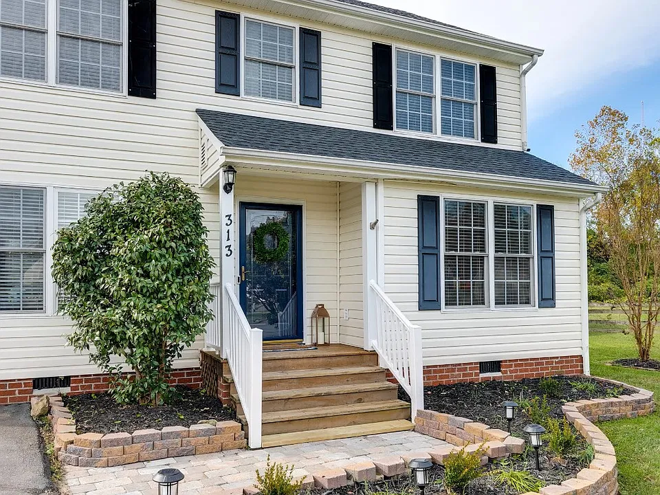 313 Lake Crest Ct