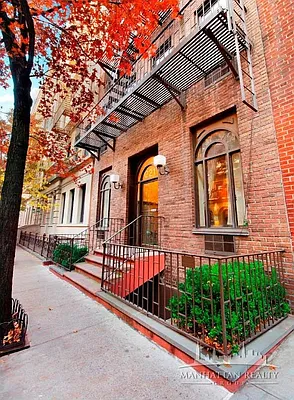 Rented by Manhattan Realty Group | media 25