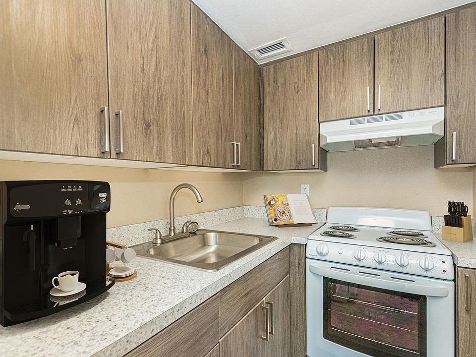 1st image of 3001 W De Leon St #625838348