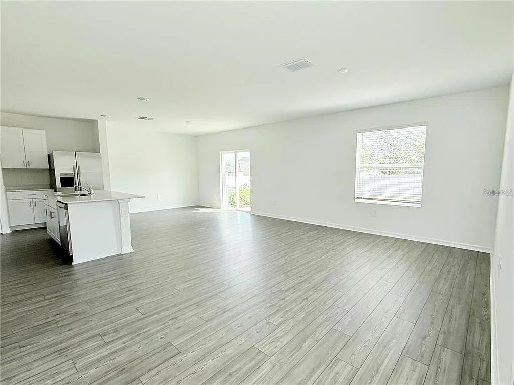 4 bed, 2.5 bath, 1879 sqft, $2,150 — Photo 3