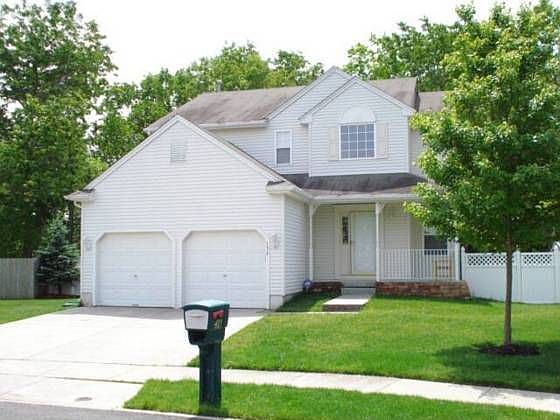 1st image of 136 Emerson Ct