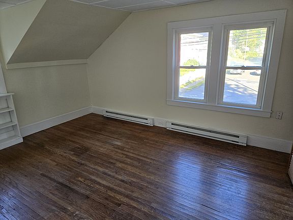 5th image of 288 Riverside Dr #2