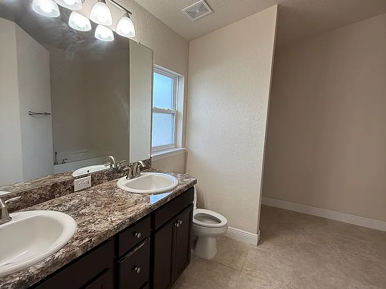 585 W Runyon Loop — Photo 8