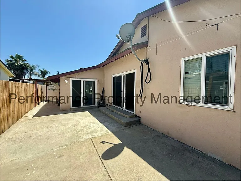 1220 Sylvia Dr — Photo 11