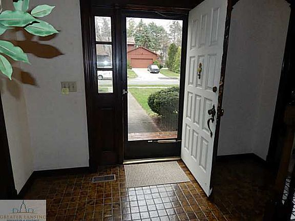 3rd image of 1509 E Stanlake Dr