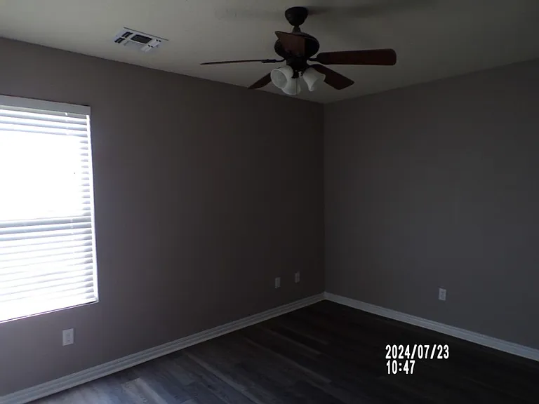 621 NW Granite Ave — Photo 11