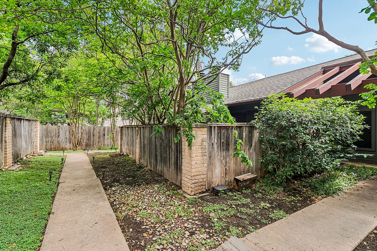 Building Photo - 3815 Menchaca Rd #16