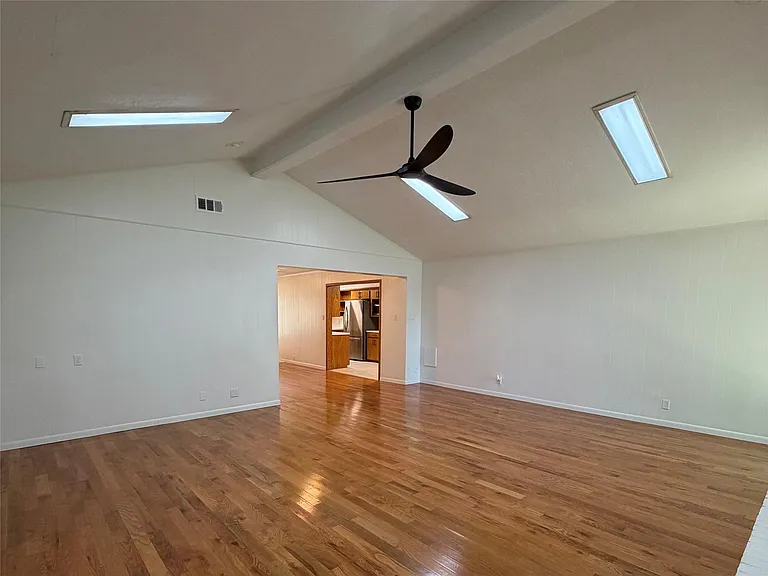 922 Hector Ave — Photo 9