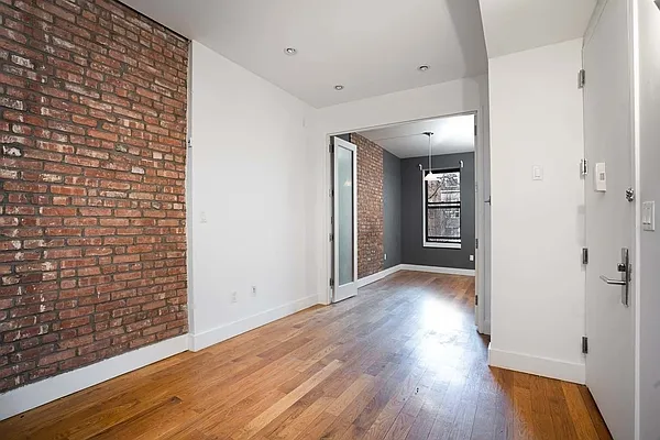 Rented by Avenues Real Estate | media 14