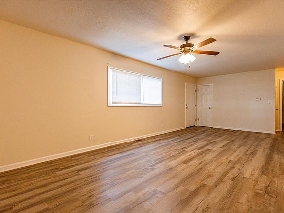 4th image of 432 Helen St