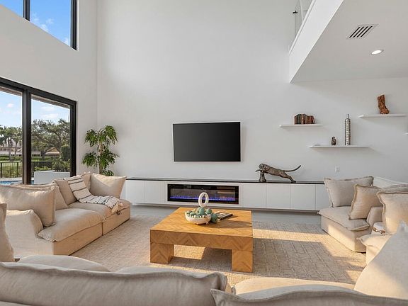 4th image of 21312 Greenwood Court