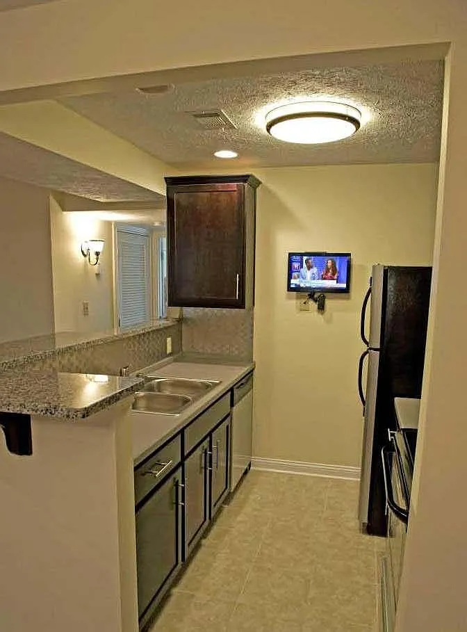 Park Court Apartments — Photo 3