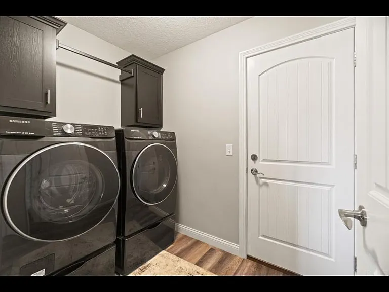 303 Edenbridge Blvd — Photo 13