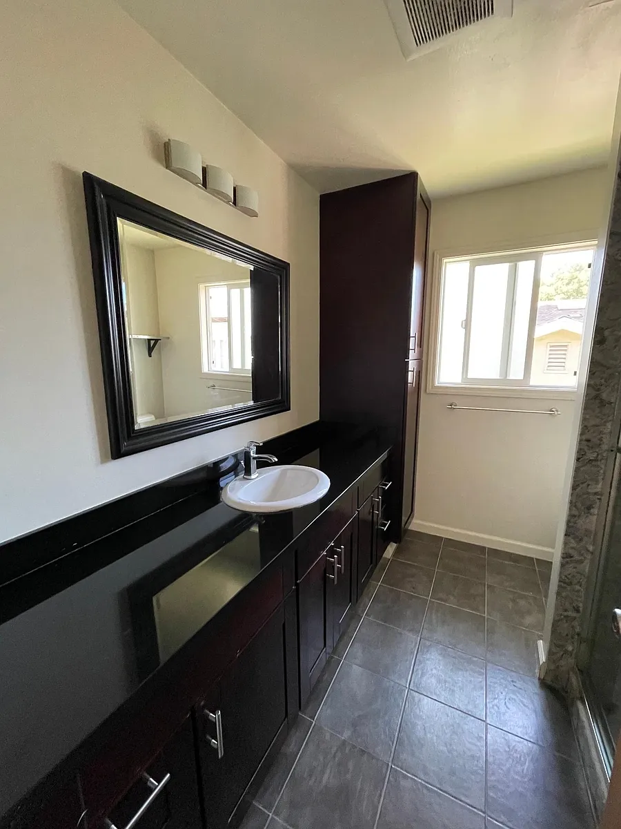 Building Photo - 122 Barneson Ave #3