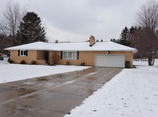 2040 Greencrest Dr, Uniontown, OH 44685