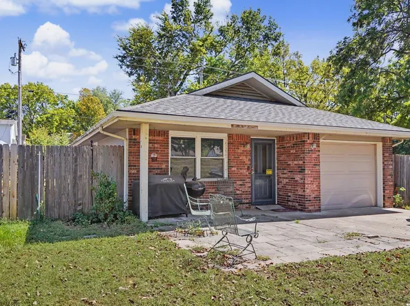1014 Locust St, Eudora, KS 66025