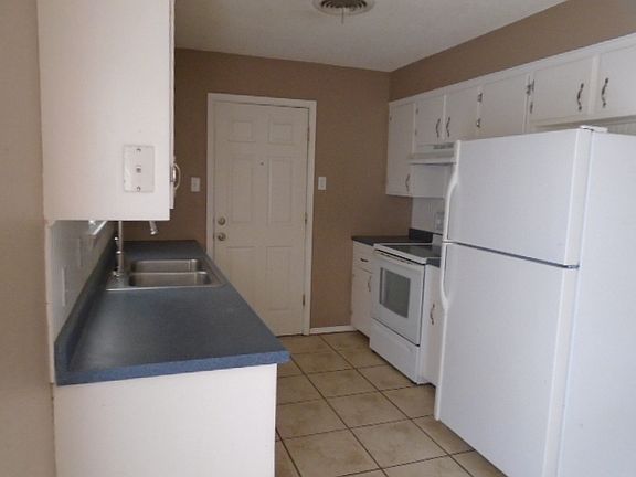 4th image of 1818 Dayton Dr
