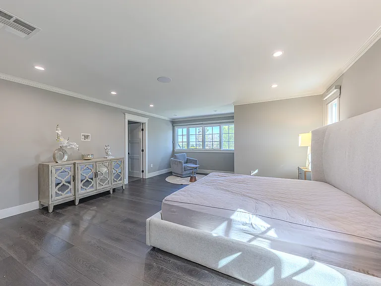 2150 S El Molino Ave — Photo 45