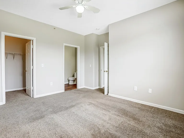 Delaware Crossing Apartments — Photo 10
