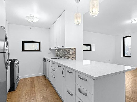 3rd image of 8 Vanderbilt Ave #B
