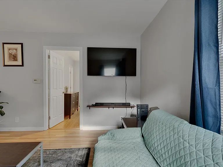 815 W Markham Ave #A — Photo 8