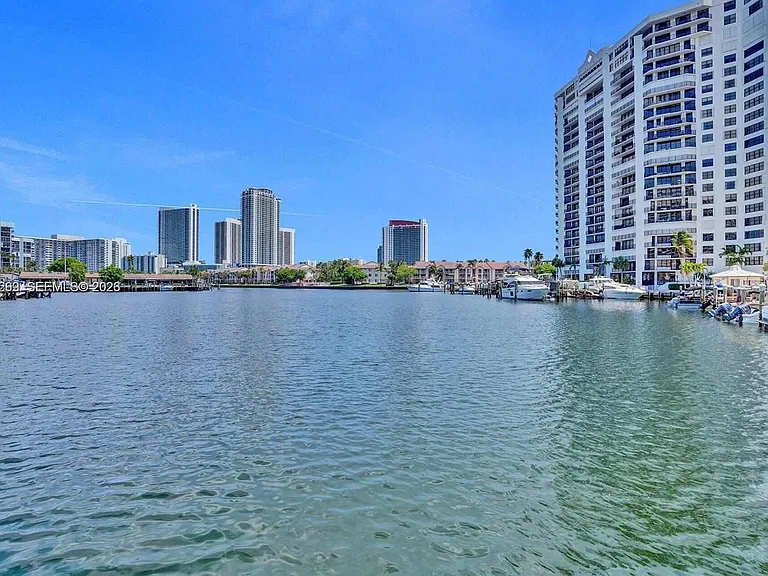 2500 Parkview Dr #1008 — Photo 44