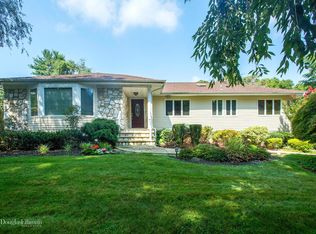 6 Seward Dr, Dix Hills, NY 11746