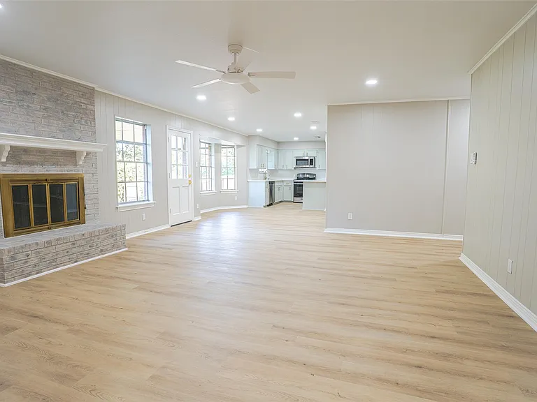 1601 Westwind Dr — Photo 2