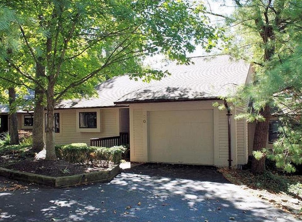 1st image of 20 Big Oak Ln