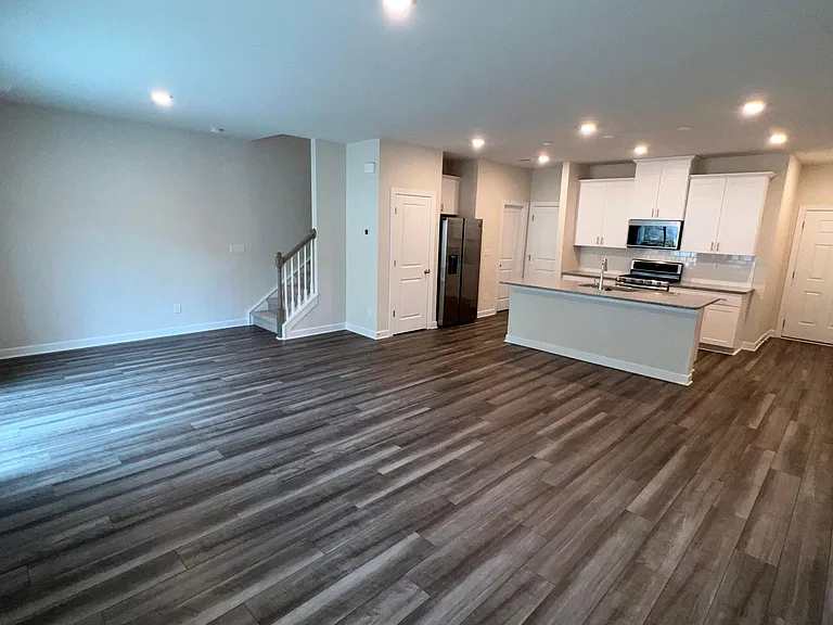 1026 Maltby St — Photo 7