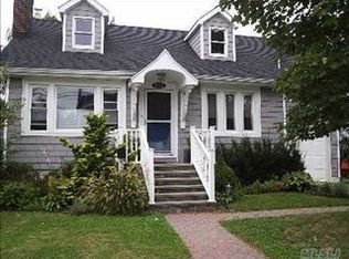 3252 4th St, Oceanside, NY 11572