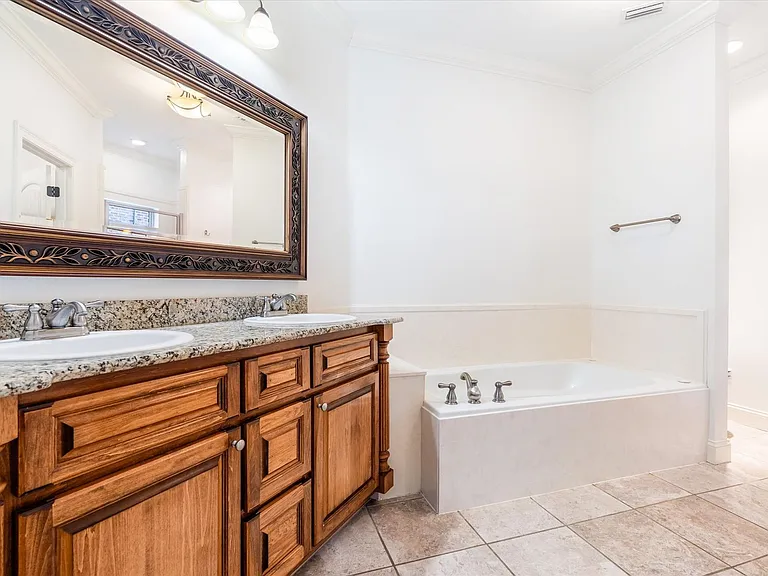 1060 Linlen Ave — Photo 12