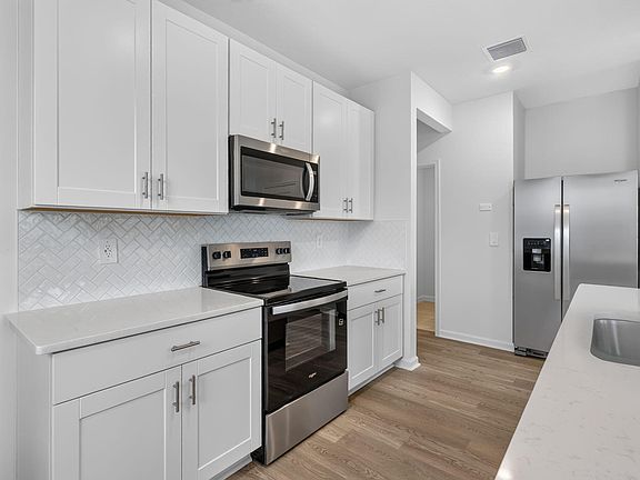 5th image of 663 Salisbury Cir