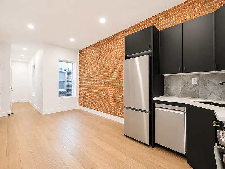 1586 De Kalb Ave #3E — Photo 2