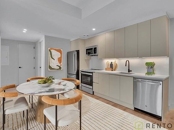 5th image of 130 Hope St #723A