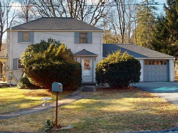 164 Pine Acres Ln, Milford, PA 18337