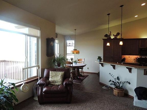 3rd image of 2021 S Selkirk Dr