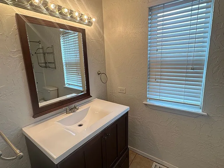 1411 Hickory St — Photo 14