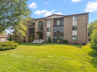 11111 S Kean Ave APT 101, Palos Hills, IL 60465