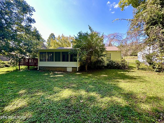 5th image of 103 Emerson Cir