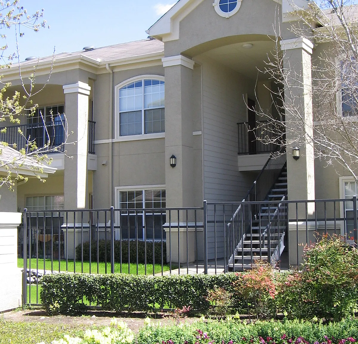 The Lodge at Lost Pines Apartments — Photo 2